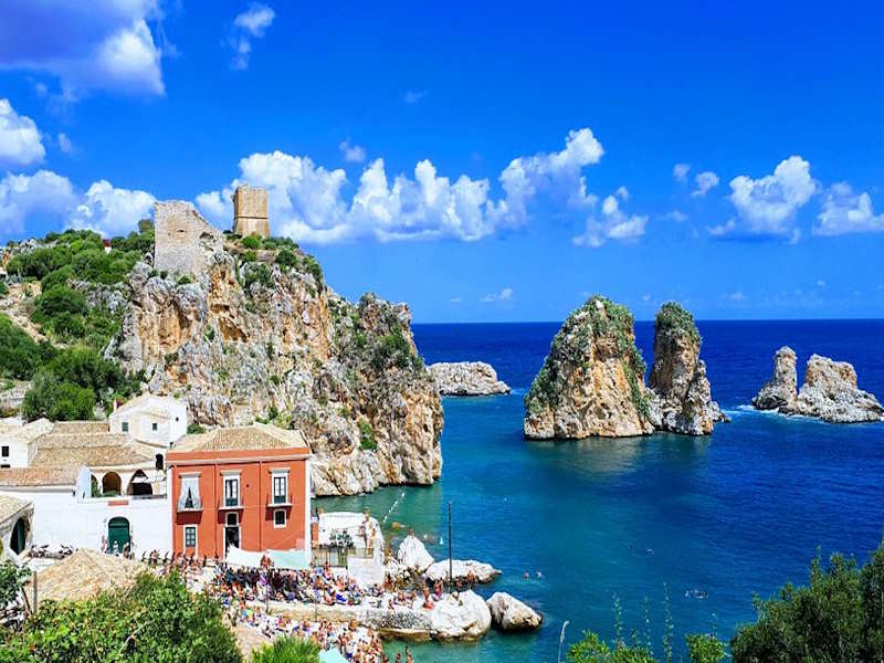 Tonnara e Faraglioni